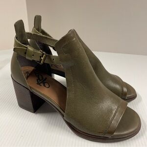 OTBT Metaphor olive Open-Toe Heeled Sandal Bootie Women’s Size 8.5